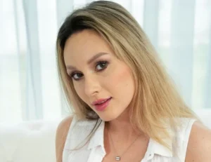 Karina King Wiki, Net Worth, Age & Career Info – Before Good